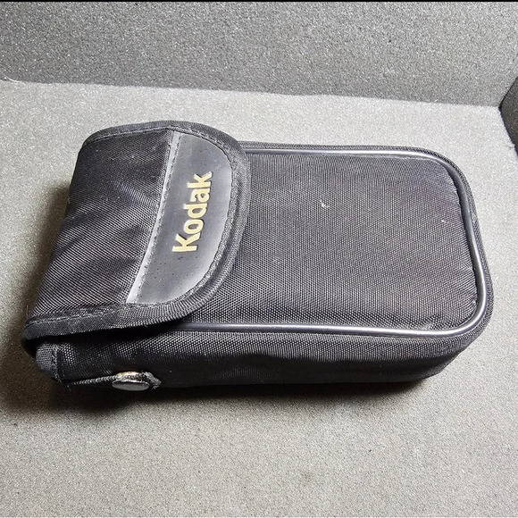 Kodak KB12 35mm Point & Shoot Film Compact Pocket Camera Untested With Case - Picture 2 of 11